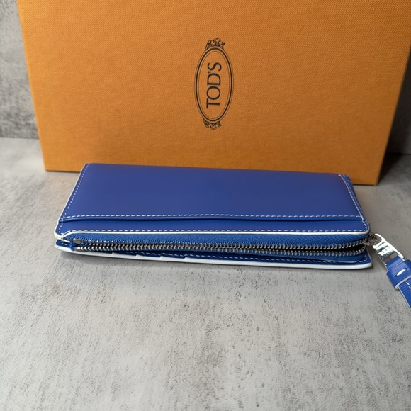Tod's Blue Leather Wristlet - Picture 5 of 5